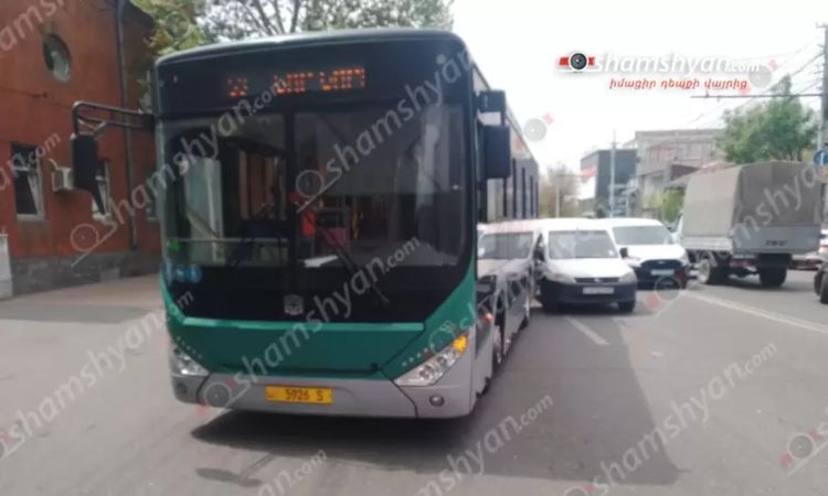 Ավտովթար է տեղի ունեցել Երևանում, բախվել են թիվ 53 երթուղու ավտոբուսը և «Opel»-ը