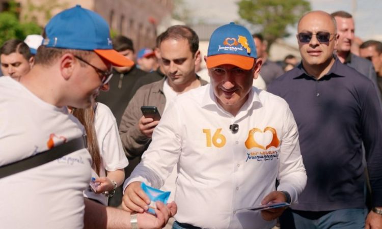 Փաշինյանը թիմում միայնակ է. չկա կողքին մեկը, որ հարվածն իր վրա վերցնի․ «Ժողովուրդ»
