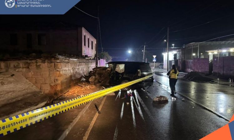 Արմավիրի մարզում «Lexus»-ը դուրս է եկել ճանապարհի երթևեկելի հատվածից և բախվել բետոնե ցանկապատին, կան վիրավորներ