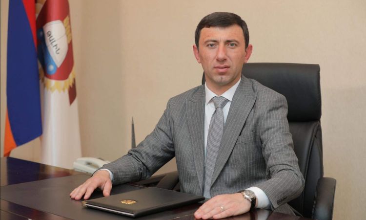 Արձակուրդում գտնվելիս հրամաններ է ստորագրել․ «Հրապարակ»